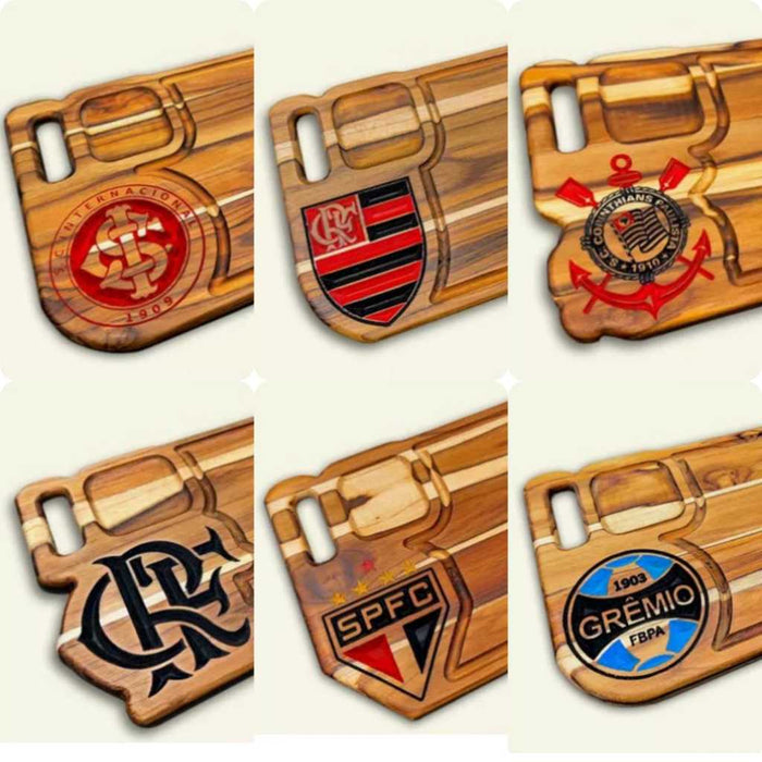 Tábua de Churrasco Personalizada com Escudo do Seu Time | Tábua de Carne em Madeira com Porta Molho e Canaletas