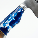 Faca de Churrasco Artesanal Personalizada CRUZEIRO | Aço Inox 420C com Cabo em Madeira e Resina + Bainha de Couro