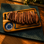 Tábua de Churrasco Resinada Personalizada CRUZEIRO | Madeira Teca Premium com Acabamento Alto Brilho