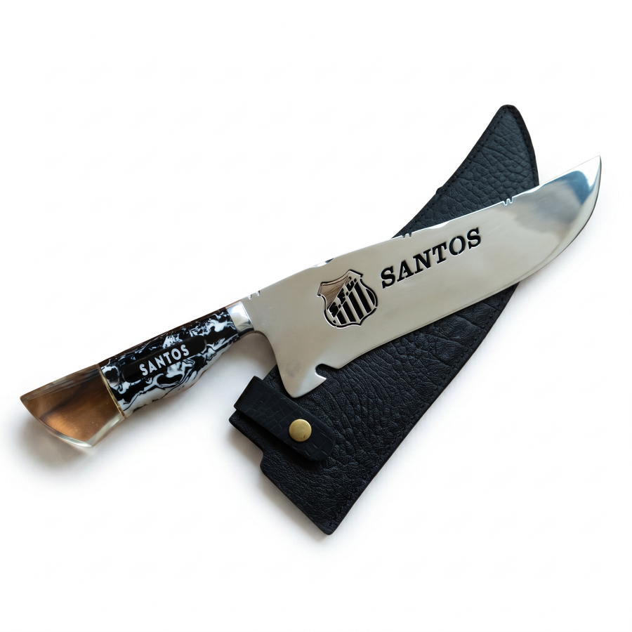 Faca de Churrasco Artesanal Personalizada SANTOS | Aço Inox 420C com Cabo em Madeira e Resina + Bainha de Couro